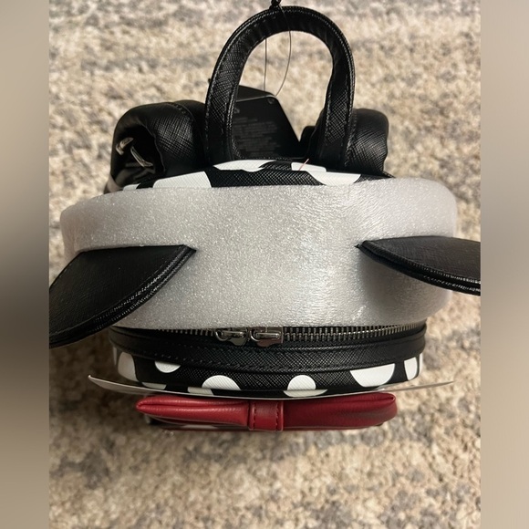 NWT Loungefly Black and White Polk A Dot Minnie Mouse Bag - Picture 2 of 6